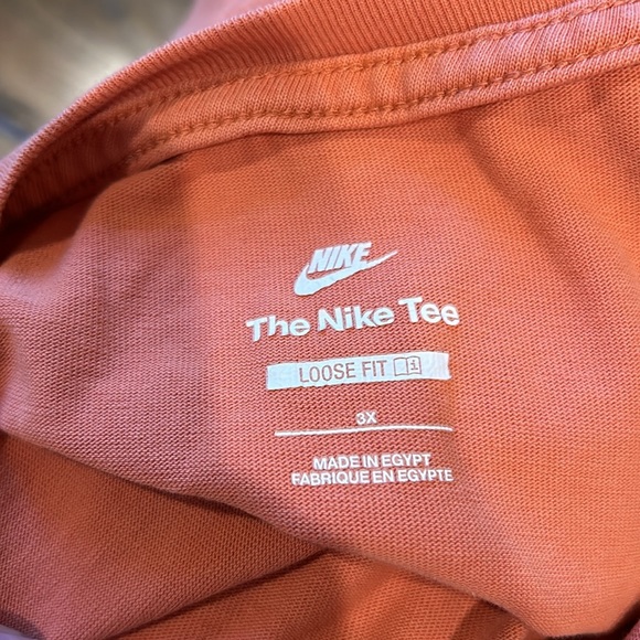Oversized Cropped Nike T-Shirt - Picture 3 of 3